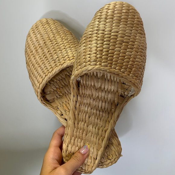 1950s Tan Wicker Closed-Toe Sandals - Picture 1 of 3